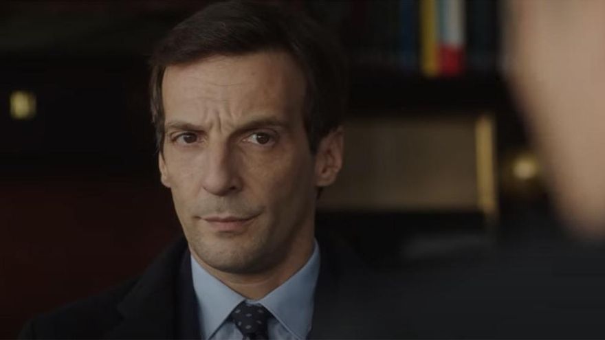 Mathieu Kassovitz, en una escena de la serie 'Oficina de infiltrados'