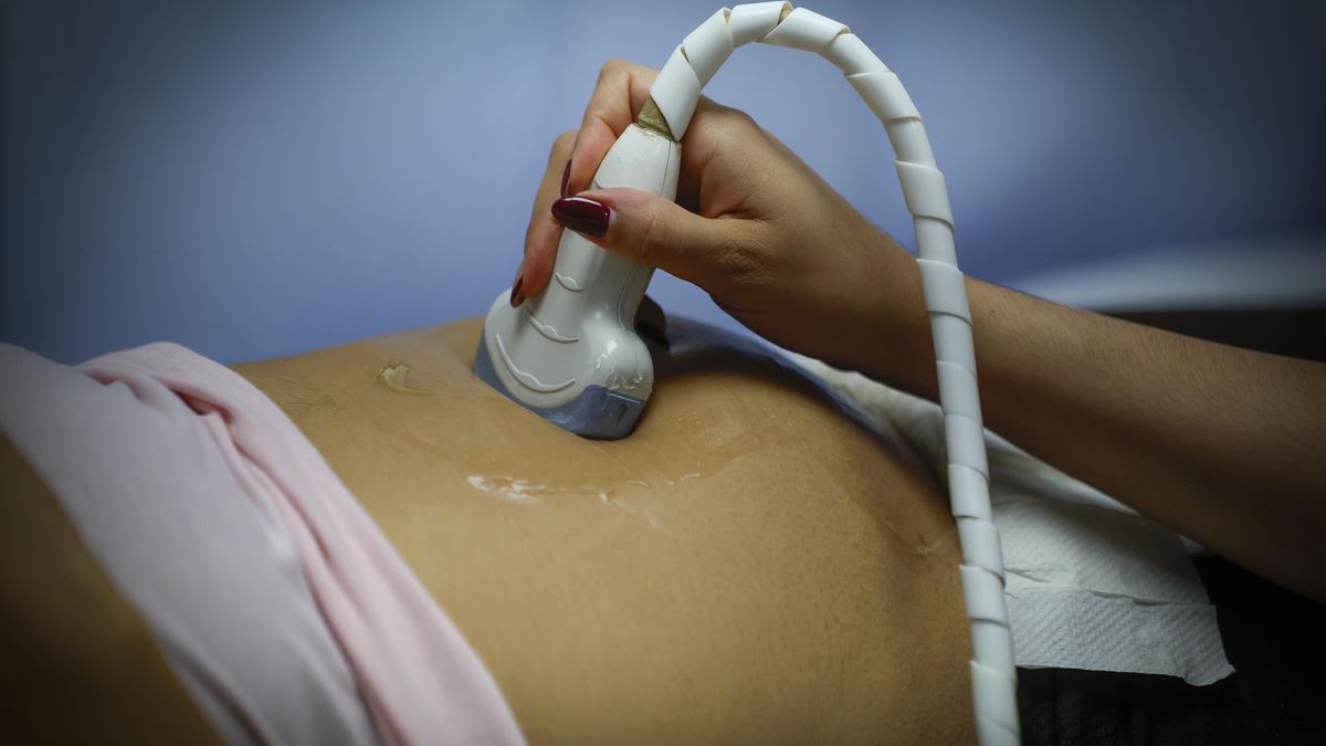 Estar embarazada en una zona rural de Andalucía: "Tenemos que ir a urgencias para que nos vean"