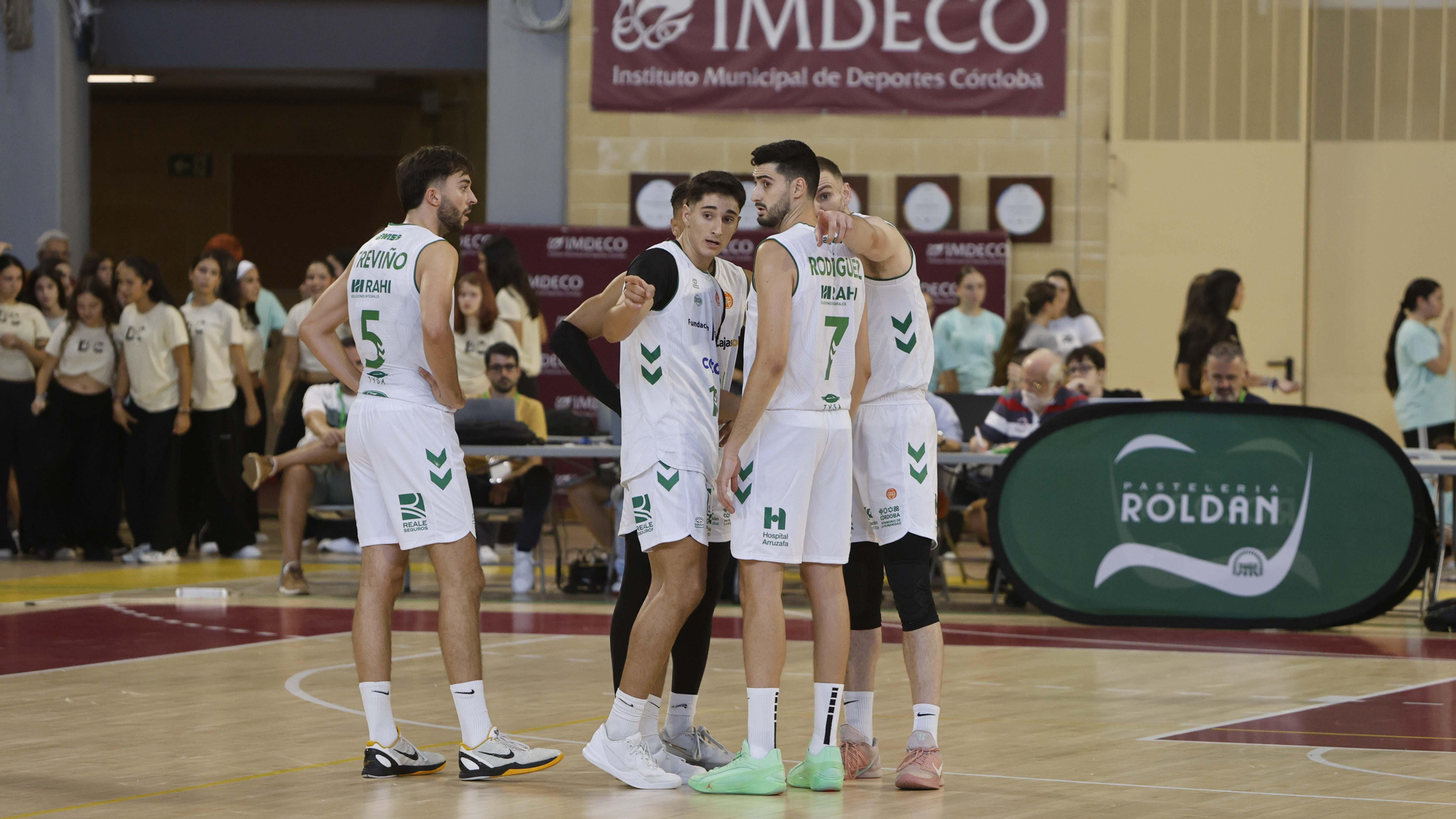 El estreno del Cajasol Coto Córdoba en Primera FEB, en imágenes