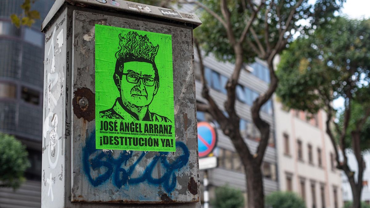 Aparecen carteles en la provincia de León que piden la dimisión de Quiñones y del Director General de Política Forestal