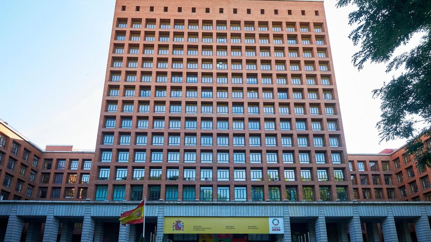 Casa Sindical de Madrid, sede de los ministerios de Sanidad, Consumo y Derechos Sociales y Agenda 2030 en el Paseo del Prado, a 24 de julio de 2021, en Madrid (España).