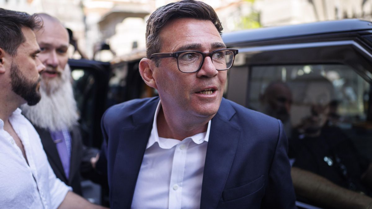 El exalcalde de Mánchester Andy Burnham a su llegada a Westminster para tomar posesión de su acta de diputado. 