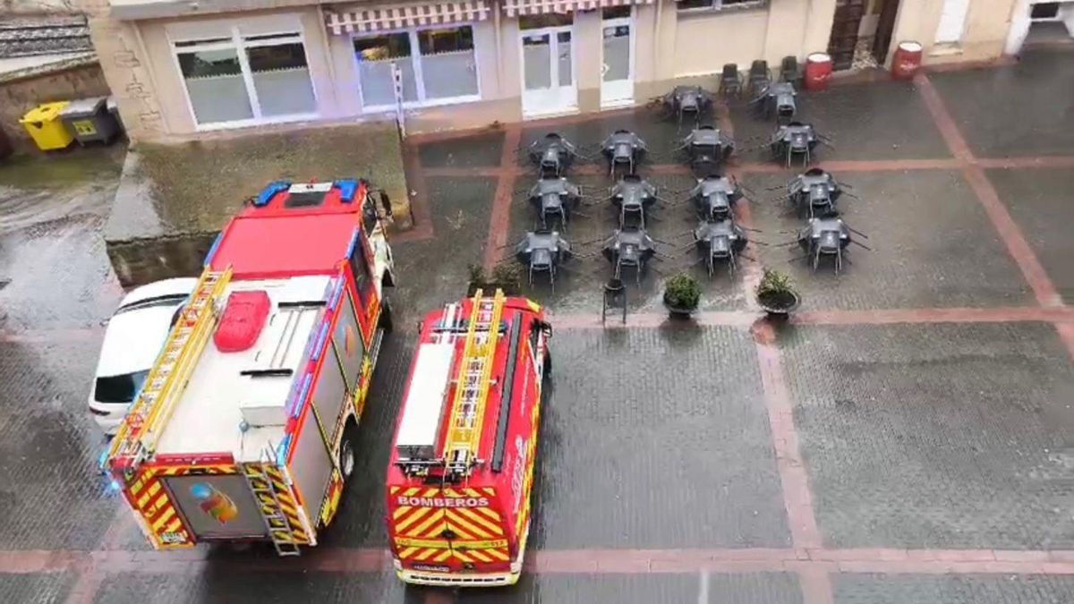 Los Bomberos intervienen en el desprendimiento de dos vigas en una vivienda en Cenicero