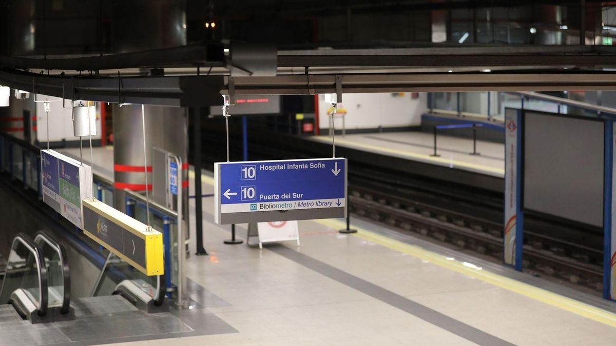 El primer día laborable con la línea 10 de Metro de Madrid cortada deja "desconcierto" y temor a la vuelta de Semana Santa