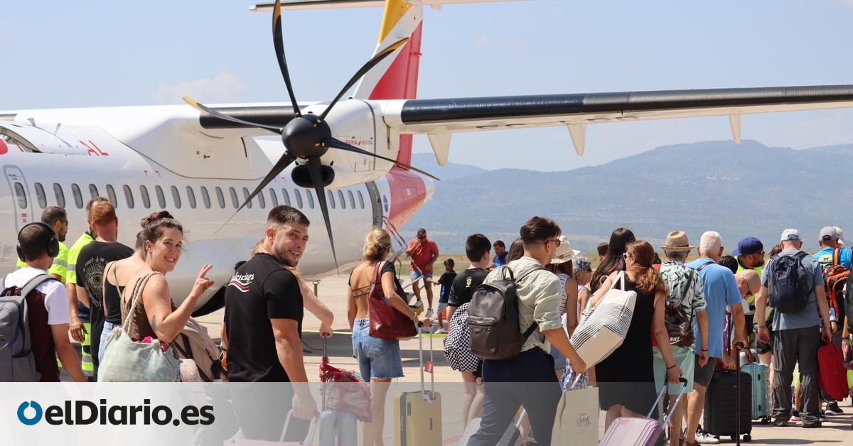 Las agencias de viajes sufren la subida de los precios de los billetes de avión en Balears y Canarias y alertan que afectará a los clientes