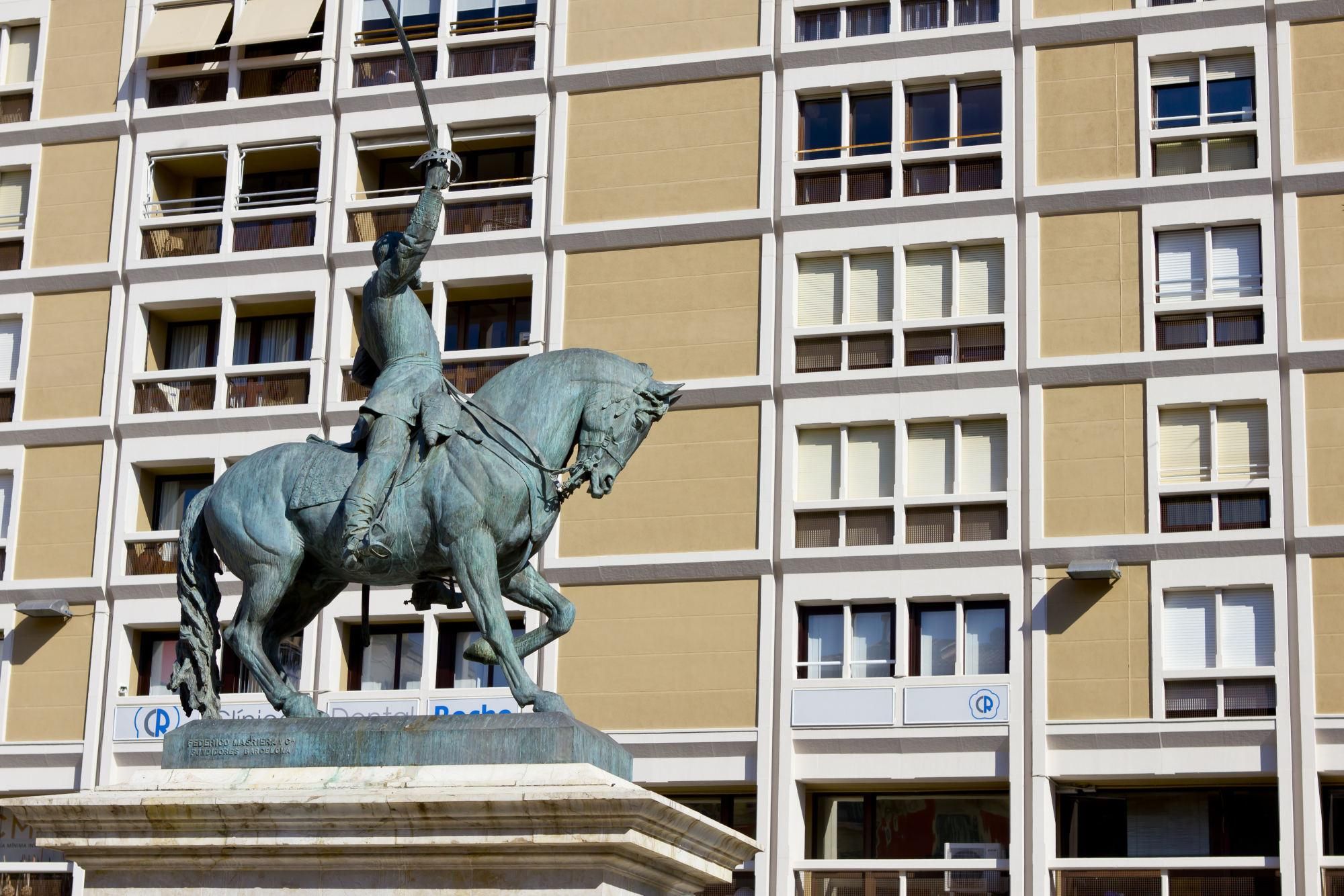 Estatua ecuestre del militar y político liberal Juan Prim.