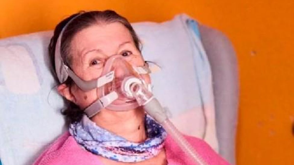 Tina, la enferma de ELA que renuncia a prolongar su vida porque la traqueotomía exige cuidados profesionales que no puede pagar