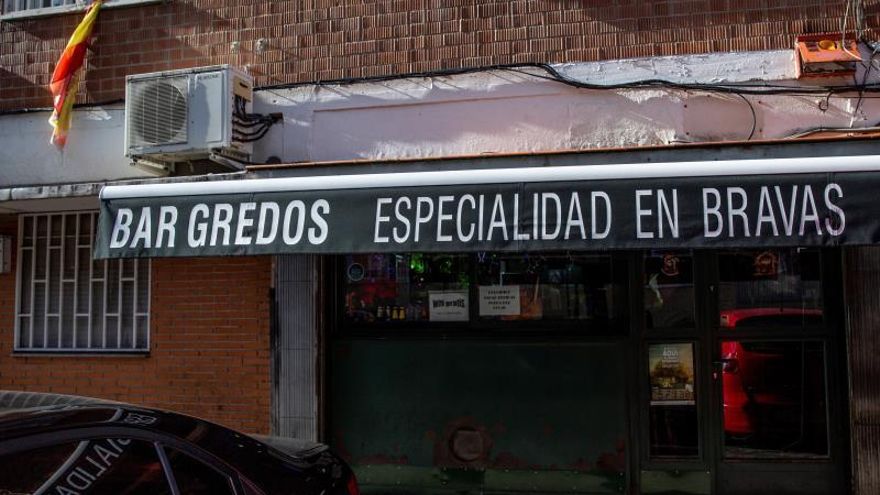 Vista del exterior del Bar Gredos en la calle Caliza 17 en Madrid donde Alexia Paola Carralero trabajaba de camarera.