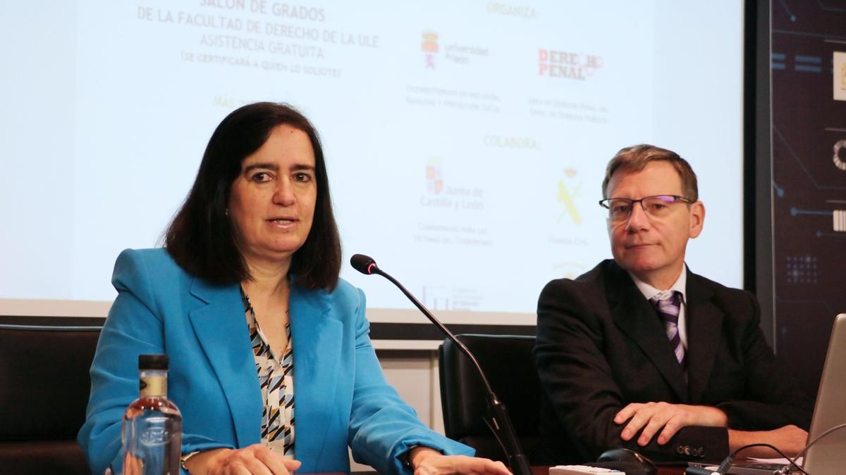 La Universidad de León aborda los nuevos desafíos del ciberterrorismo en una jornada académica