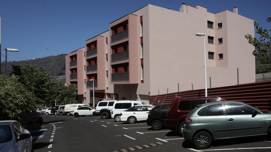 Vista trasera del edificio en el que vivirán 16 familias damnificadas por el volcán. / FOTO: ALEJANDRO RAMOS