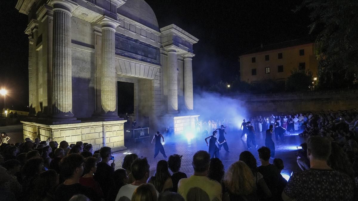 Noche del Patrimonio 2026 la compañía La Normal presenta en la Puerta del Puente Liminal