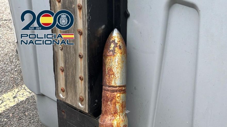 Objeto hallado junto a un contenedor en la zona de Peñacastillo