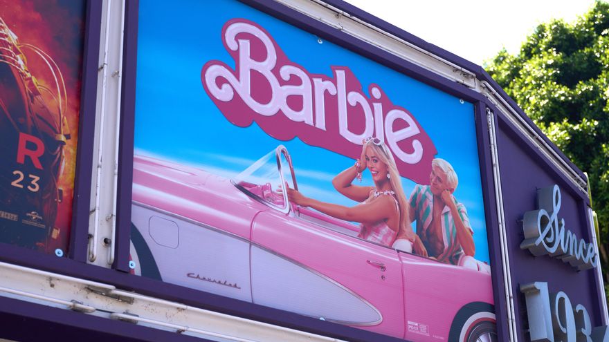 El ayuntamiento de PP y Vox en Borriana veta que la biblioteca municipal compre 'Barbie' y '20.000 especies de abejas'