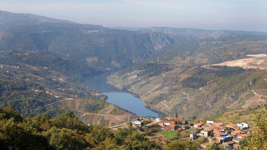 La pequeña aldea gallega de 40 habitantes, rodeada de viñedos y con unas vistas espectaculares sobre el Cañón del Sil