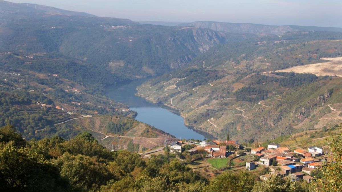 La pequeña aldea gallega de 40 habitantes, rodeada de viñedos y con unas vistas espectaculares sobre el Cañón del Sil