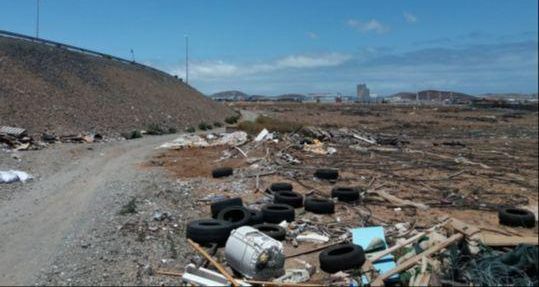 Vertidos en los márgenes de la carretera, en Gran Canaria
