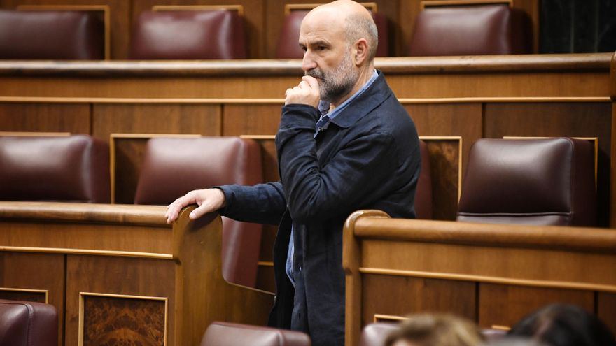El diputado de BNG, Néstor Rego, durante un pleno en el Congreso de los Diputados, a 10 de junio de 2025, en Madrid (España).