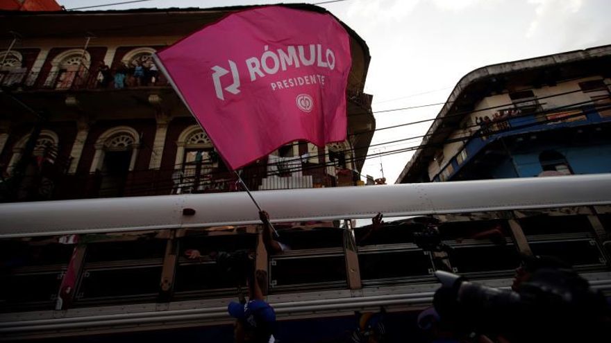 Candidato opositor Roux promete acabar con el "desastre económico" de Panamá