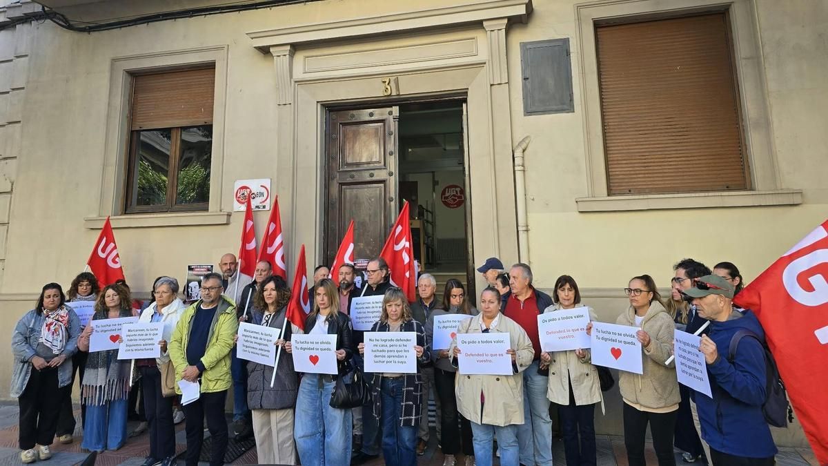 Sindicatos recuerdan en León a Maricarmen y animan a la ciudadanía a participar en la huelga general el 11 de noviembre
