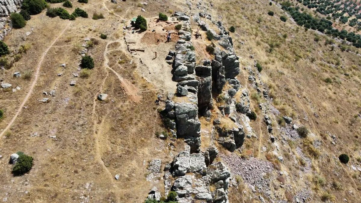 Un círculo de piedra y un menhir de dos metros: descubren un complejo ritual prehistórico en Toledo