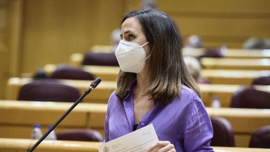 La ministra de Derechos Sociales, Ione Belarra, interviene en una Sesión de Control en el Senado, a 21 de diciembre de 2021, en Madrid (España).