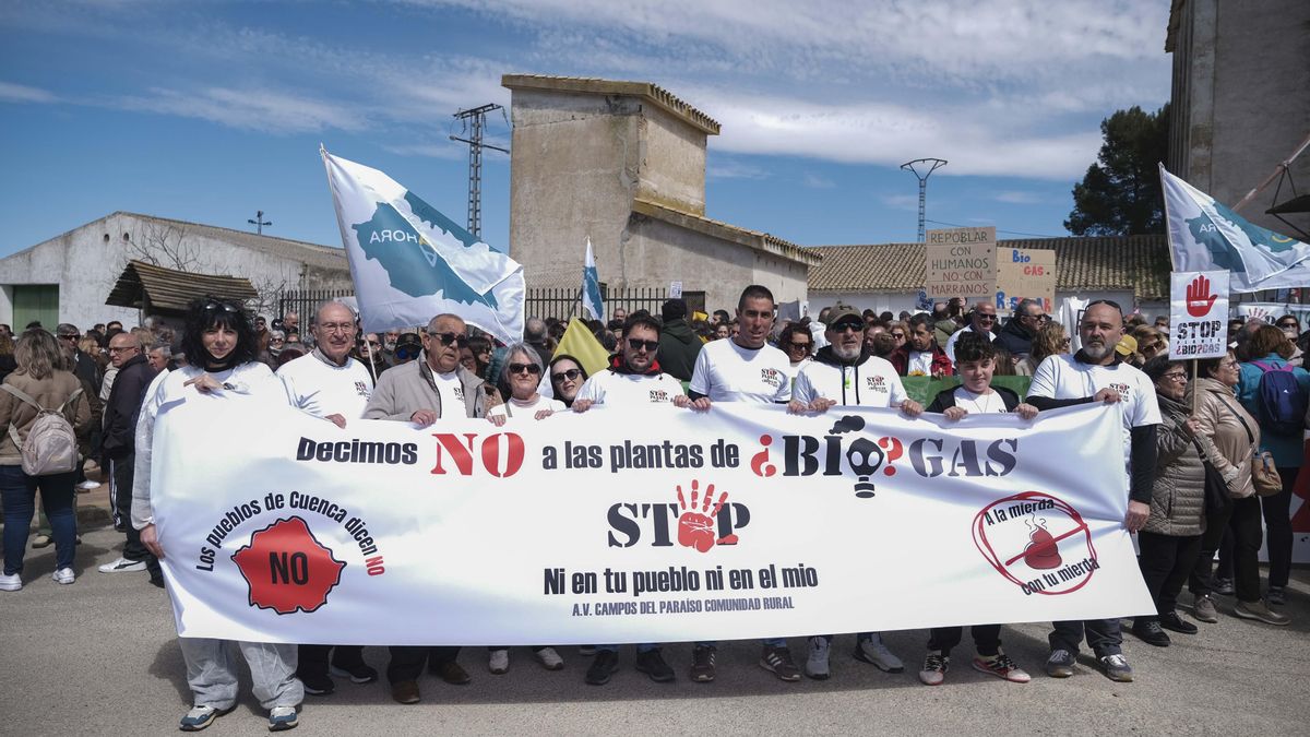 Manifestación en Carrascosa del Campo, una de las poblaciones integrada en el municipio de Campos del Paraíso en Cuenca, donde los vecinos se han movilizado contra las plantas de biogás