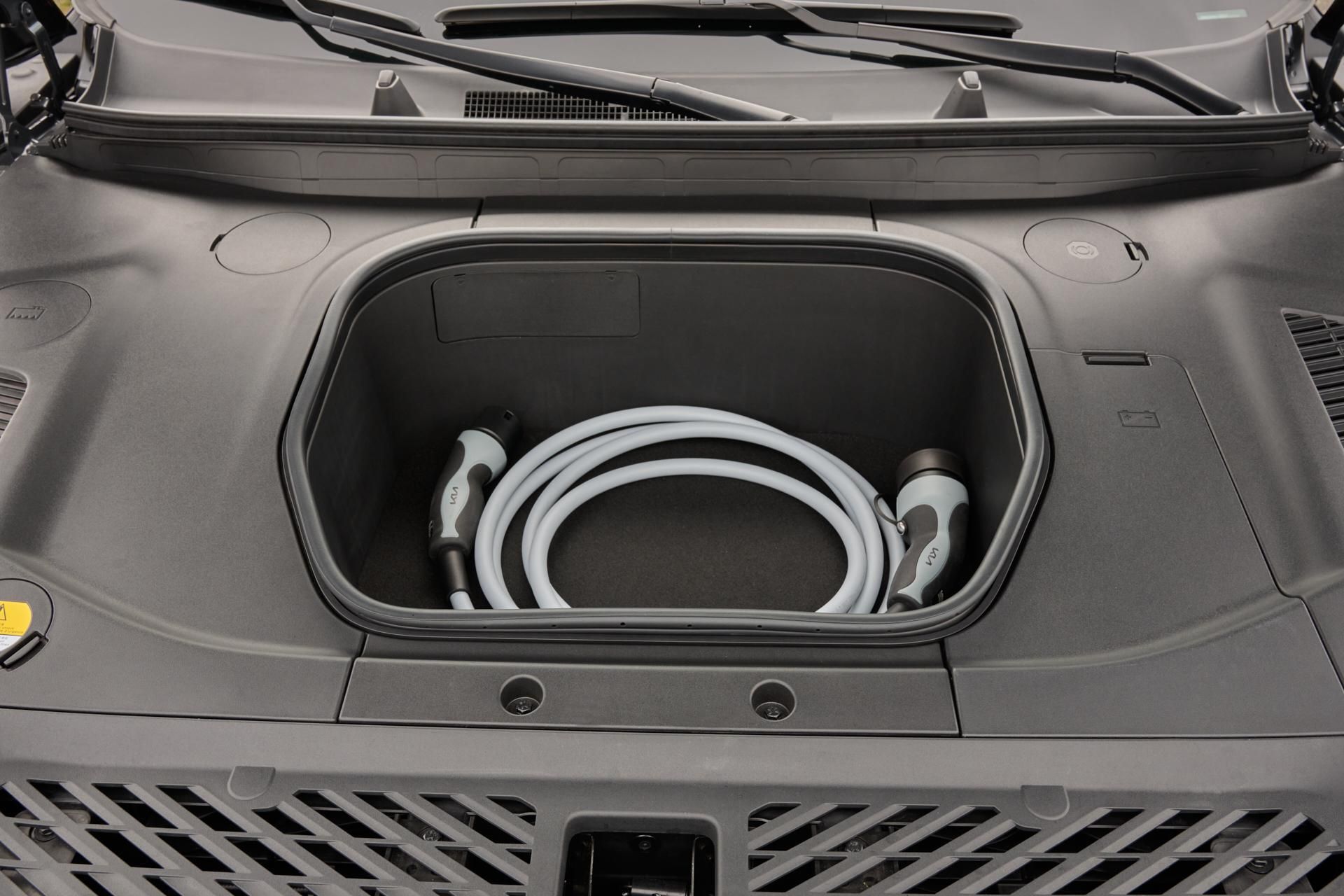 El maletero delantero ofrece 44 litros de capacidad.