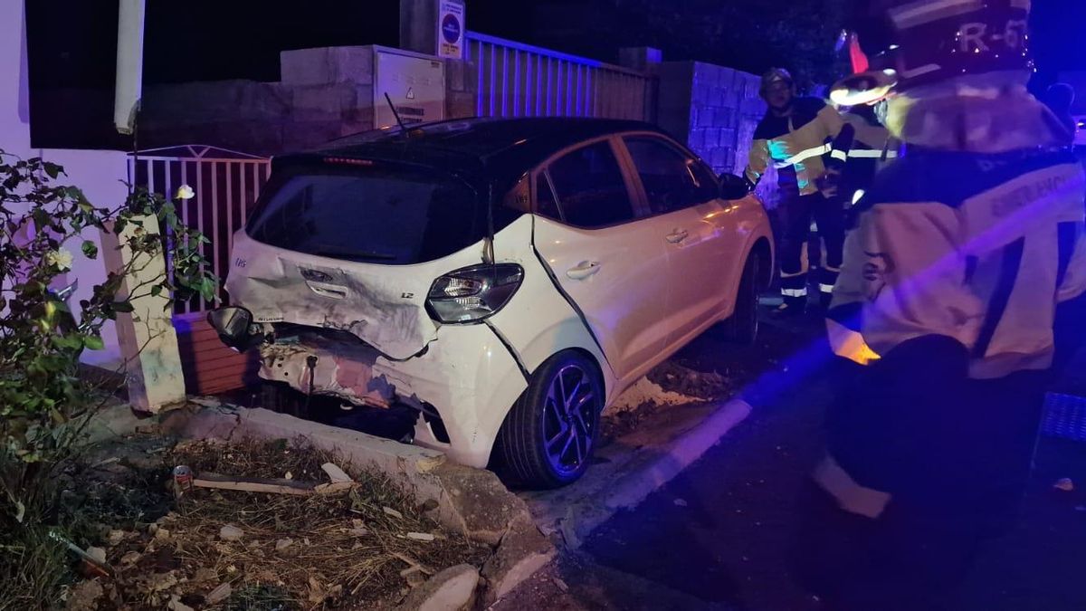 El otro coche afectado por la colisión en el municipio de Los Llanos de Aridan.