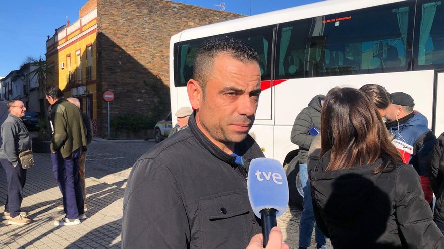 La familia que asistió a las primeras víctimas del accidente de Adamuz: “Me llamó mi hijo y me dijo que cogiera el todoterreno, mantas y agua"