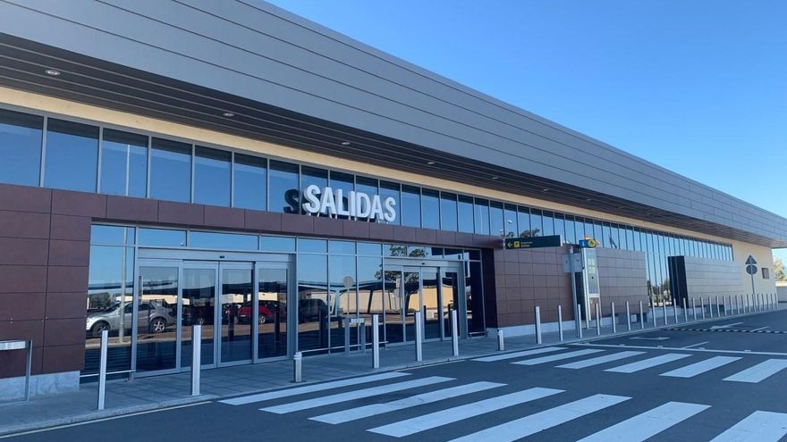 Nuevos horarios y frecuencias obligatorias para los vuelos del aeropuerto de Badajoz con Madrid y Barcelona