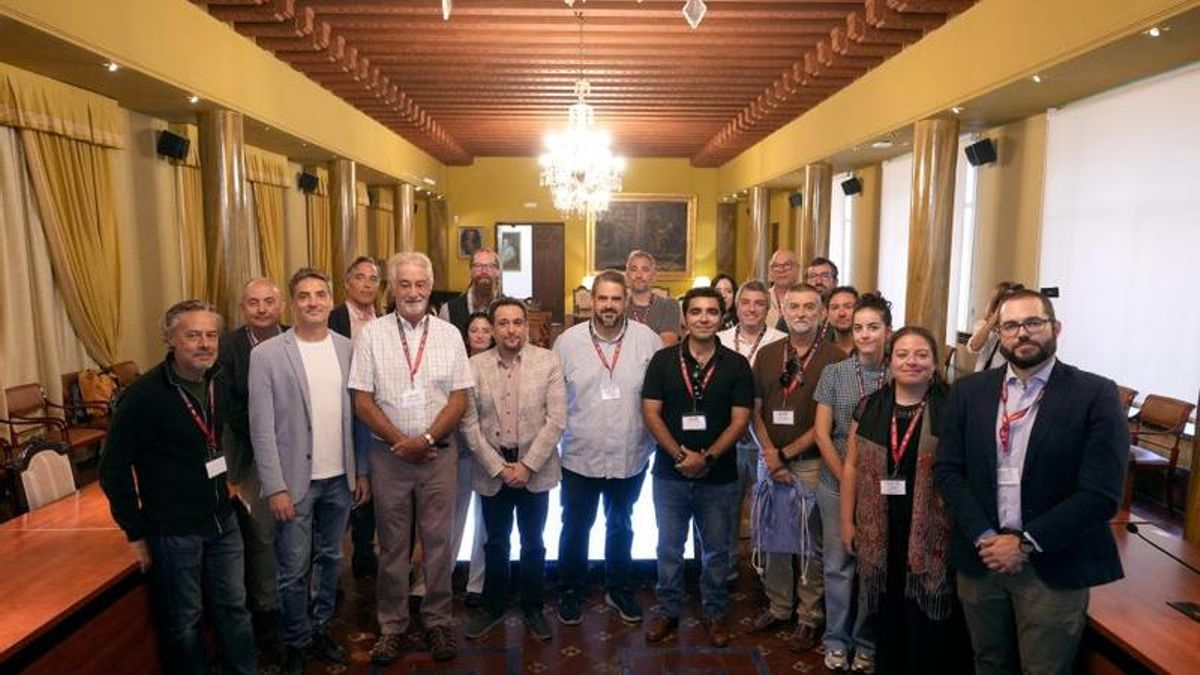 Mesa inaugural y parte del comité organizador y ponentes