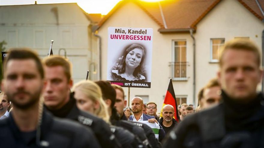 Cientos de neonazis marchan en el este alemán bajo un fuerte dispositivo policial