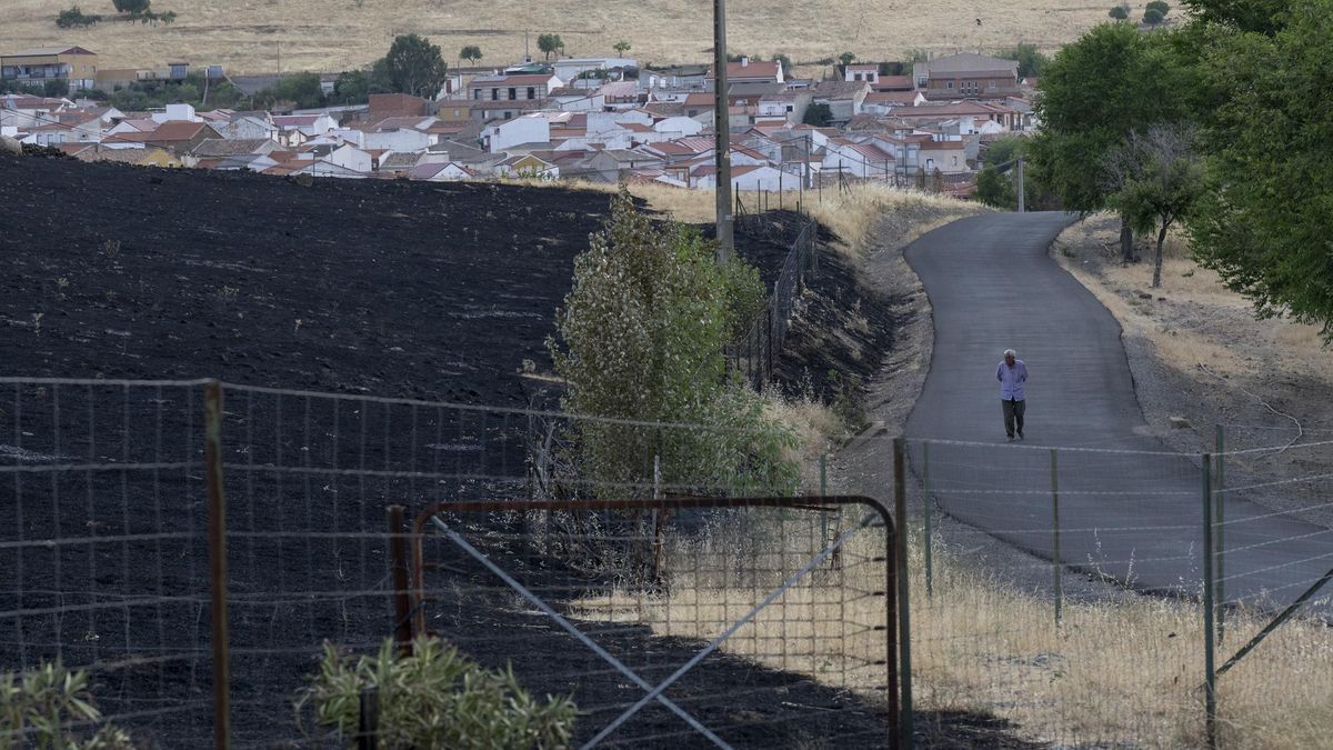 Controlado el incendio de Hinojosas de Calatrava que obligó a confinar a dos poblaciones