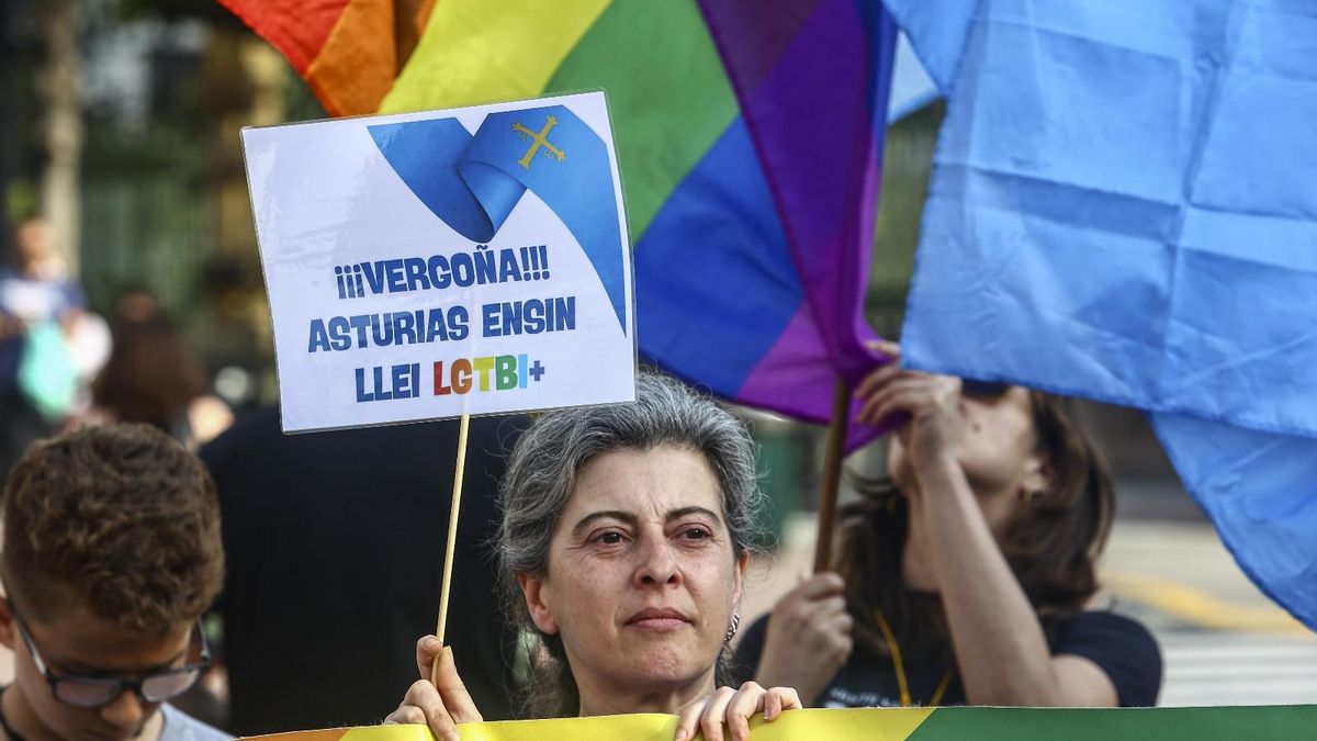 El Principado aprueba el anteproyecto de ley LGTBI de Asturias con el que corrige "una anomalía democrática histórica"