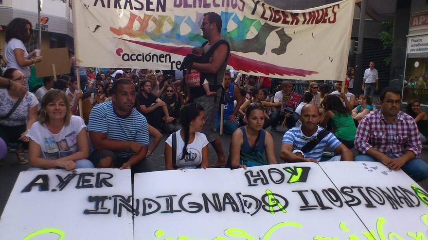 Noemí Santana entre los manifestantes del 15M. (Cedida)