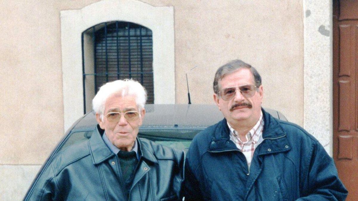 Veneno junto al autor, en El Viso, el 1-12-2001, con motivo del homenaje al Comandante Ríos.