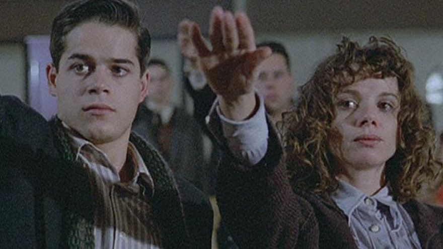 Fotograma de 'Si te dicen que caí' (1989)