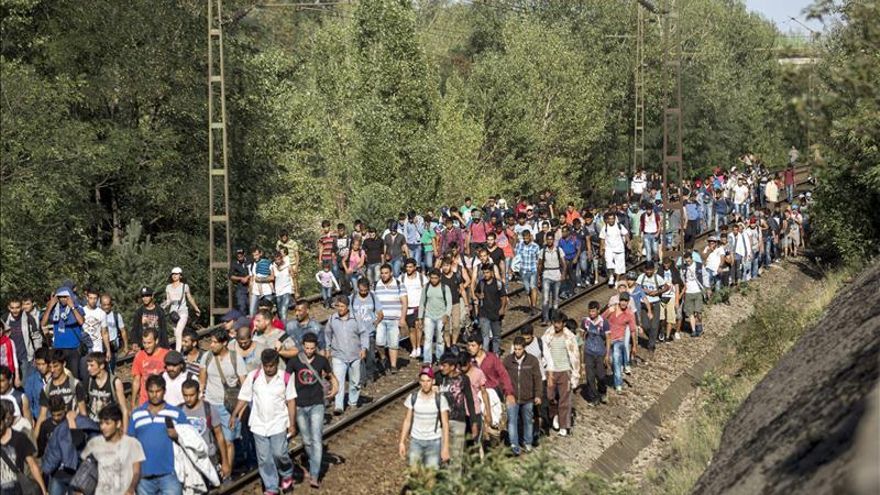 Hungría, artífice del fin del comunismo, declara delito cruzar su frontera