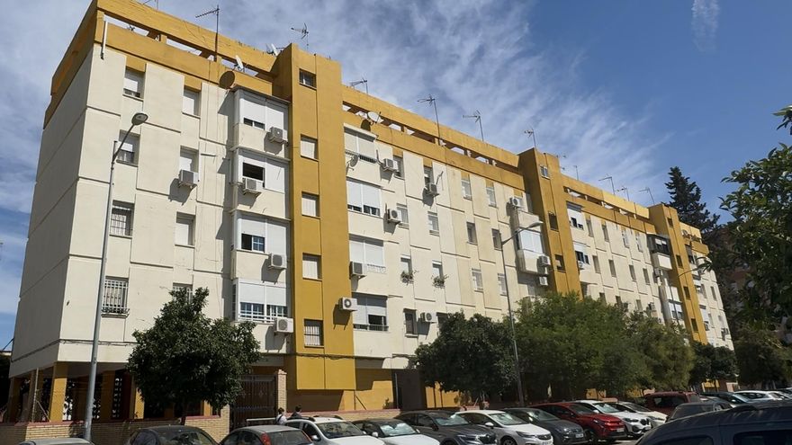 La niña fallecida en Sevilla pretendía acceder a su casa descolgándose desde la azotea por una manguera