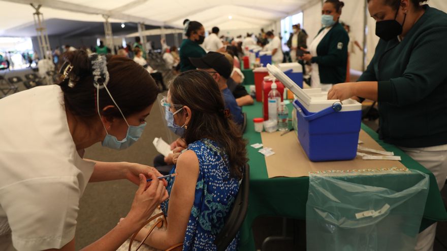 México ha administrado un total 13.978.181 de dosis de vacunas contra la covid-19, de las que 556.473 corresponden a la última jornada. EFE/Sáshenka Gutiérrez/Archivo