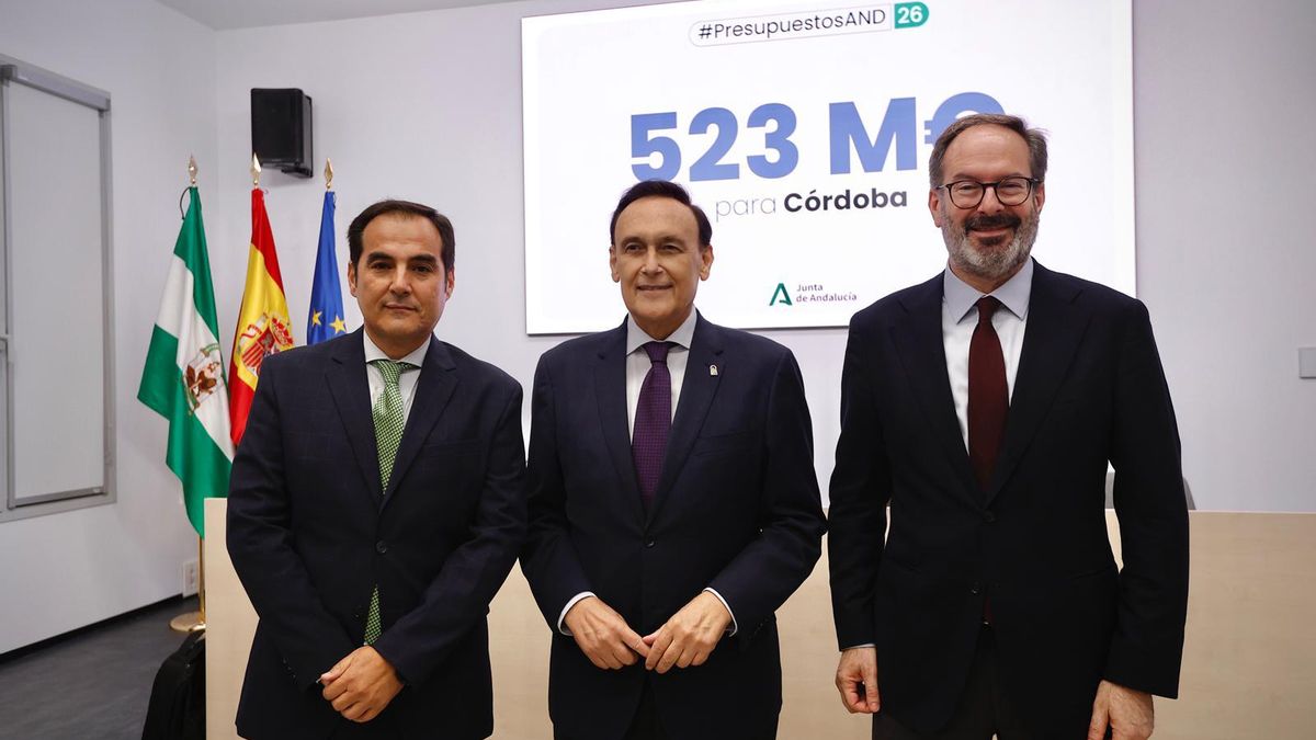 José Carlos Gómez Villamandos junto a José Antonio Nieto y Adolfo Molina