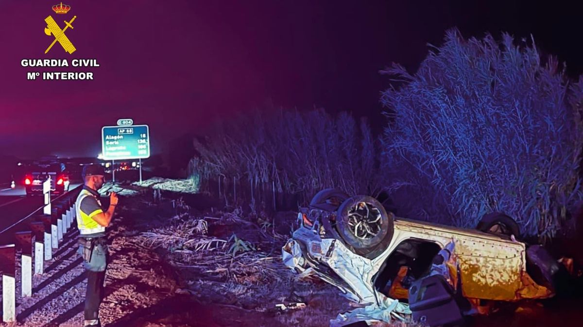 Muere un hombre de 53 años al salirse de la vía y volcar con su turismo en la AP-68, a la altura de Casetas