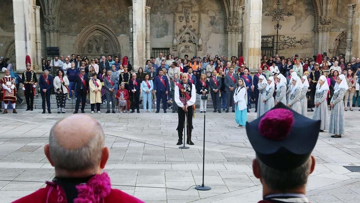 La tradición manda en Las Cantaderas de León: ocho siglos aún sin acuerdo en el 'Foro u Oferta' en la Catedral