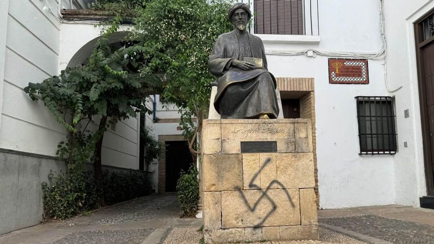 Vandalizan la estatua de Maimónides con una pintada nazi