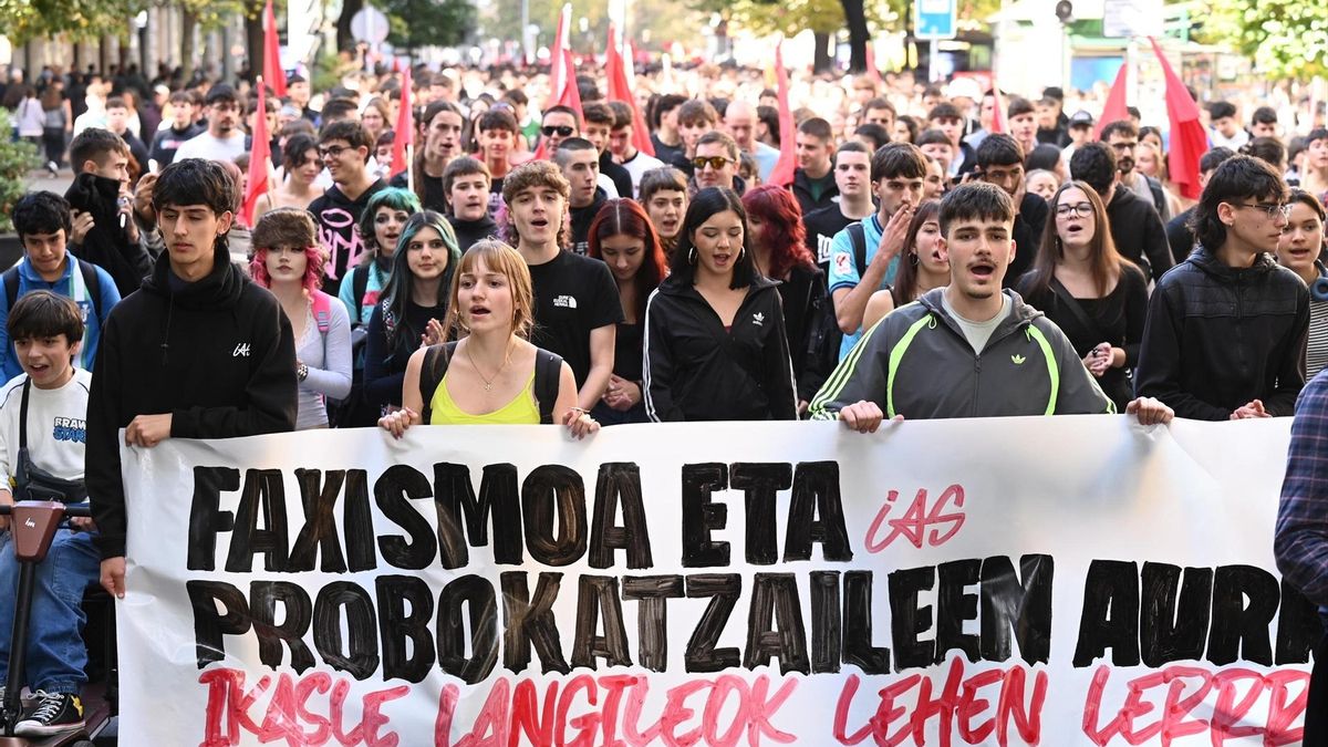 Manifestantes se movilizan contra Vito Quiles