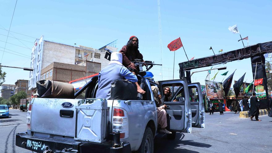 Los talibanes pasan de atacar, a proteger a los chiíes durante su festividad