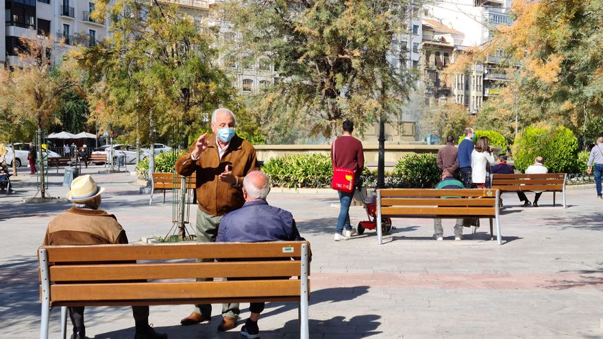 Granada espera su cierre entre los que se marchan y los que se resignan: "Esto es lo que hay"