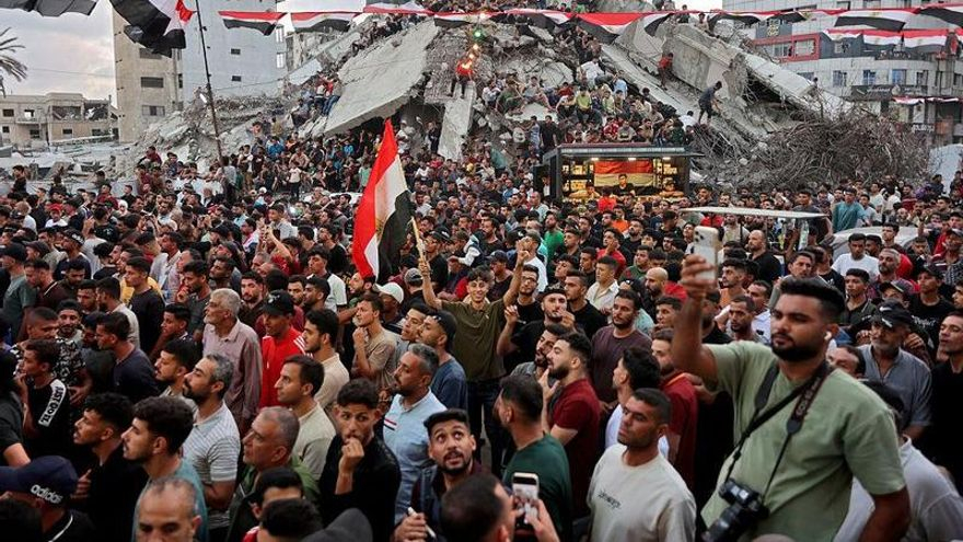Un trabajador humanitario instaló una pantalla gigante para ver el Mundial en Gaza e Israel lo mató en un bombardeo