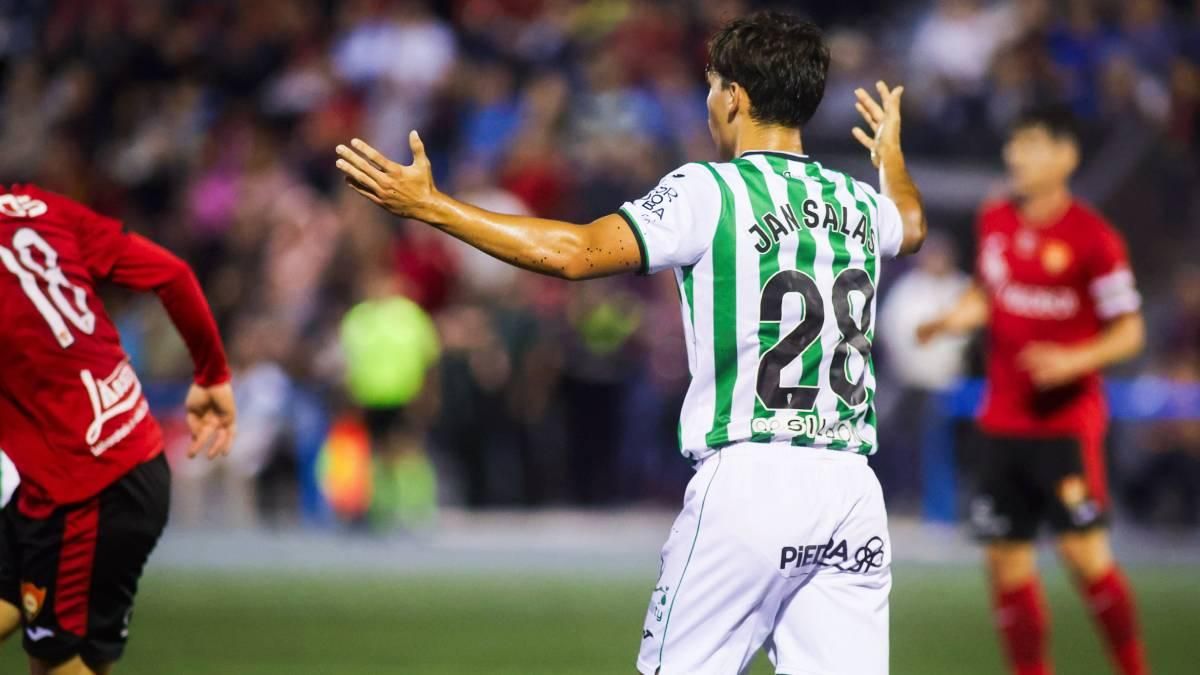 Jan Salas, durante un partido con el Córdoba CF