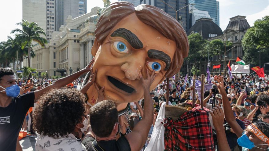 Brasil se levanta contra Bolsonaro con marchas en todo el país pese a la covid